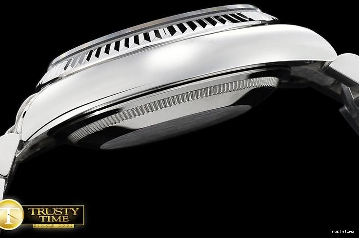 0326 RDD0214B – DayDate 36mm GoAnywhere 682